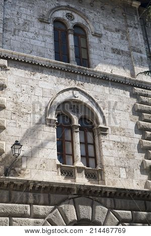 Ascoli Piceno (marches, Italy), Historic Building