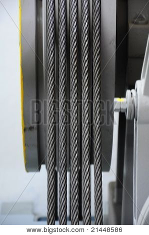 motor elevador conduzido na casa das máquinas