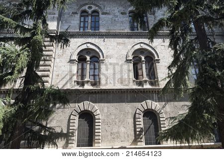 Ascoli Piceno (marches, Italy), Historic Building