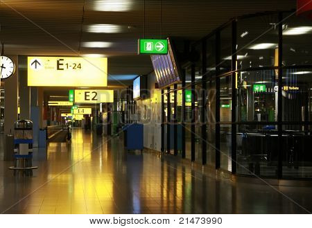 Amsterdam'ın Schiphol Havalimanı'nda Hall