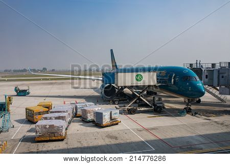 HANOI VIETNAM - NOV22017 : vietnam airline plane loading flight belonging in noi-bai airport