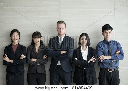 Business People Standing With Team At Office Place, Businrss People With Teamwork Concept, 20-30 Yea