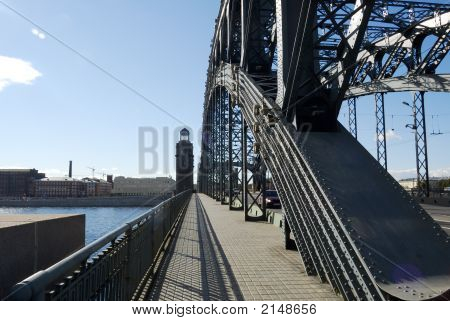 San Pietroburgo. Neva. Pietro il grande ponte. Costruzione.