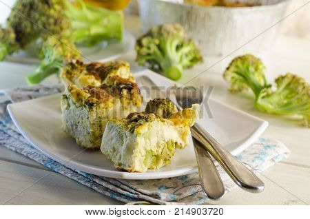 Vegetarian dietary fudge from broccoli, slices it on a plate