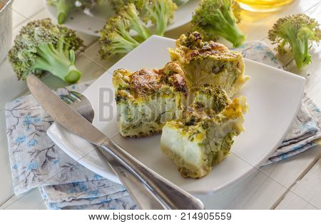 Vegetarian dietary fudge from broccoli, slices it on a plate
