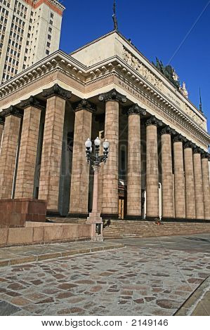 Portico vid Moskvas statliga universitet i Ryssland