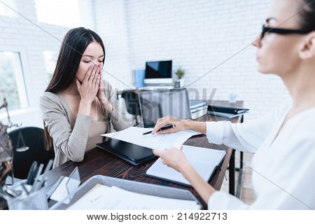 The couple went to a lawyer to conclude an agreement on the divorce. They quarrel and argue with each other. Lawyer prepares documents.