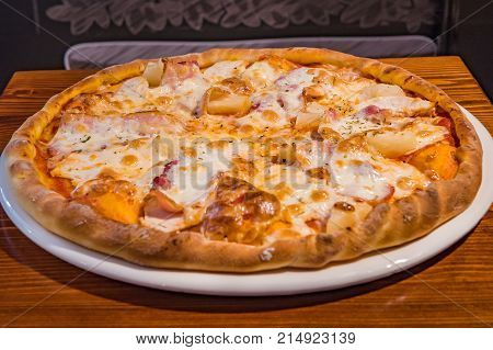 food; pizza; delicious; fast; tasty; hot; cheese; meal; dinner; lunch; italian; baked; sauce; snack; slice; tomato; mozzarella; background; gourmet; spicy; meat; junk; crust; pepperoni; eating; cooking; cuisine; taste; cooked; very; traditional; table; fr