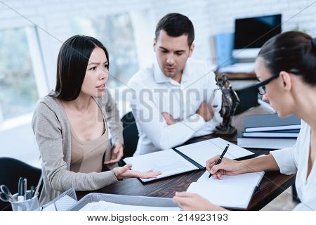 The couple went to a lawyer to conclude an agreement on the divorce. They quarrel and argue with each other. Lawyer prepares documents.