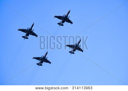 Four Jet Aircrafts Upshot In A Diamond Composition