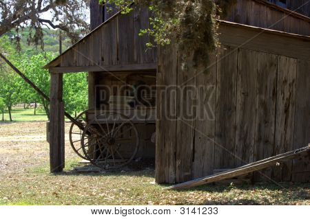 Vieux Buggy dans Grange