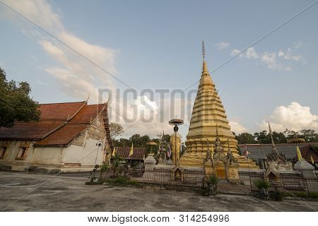 Thailand Phrae Wat Phra That Chom Chaeng