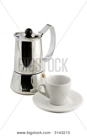 Mocca Maker e tazza di caffè isolata On White Background
