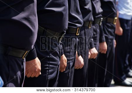 The Rank Of The Squad Of Russian Police Officers On A City Street Or Square. Problems Of Opposition 