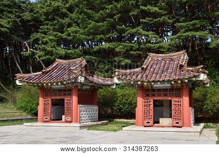 Tomb Of King Wanggon Or Hyollung Royal Tomb. Construction On The Tomb Start In 943. Traditional Styl