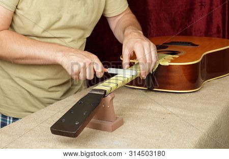 Musical Instrument Guitar Repair And Service - Worker Sharpen Special Tool Bridge Servo Nut Black Ac