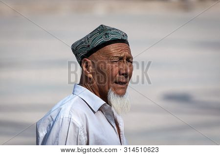 Kashgar, Xinjiang, China - August 14, 2012: Portrait Of A Uyghur Man At A Street In The City Of Kash