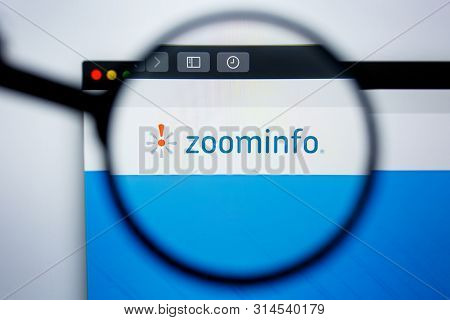 Los Angeles, California, Usa - 29 Jule 2019: Illustrative Editorial Of Zoominfo.com Website Homepage