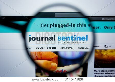 Los Angeles, California, Usa - 29 Jule 2019: Illustrative Editorial Of Jsonline.com Website Homepage