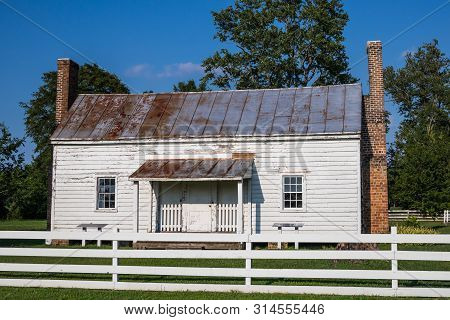 Surry, Virginia/usa - July 20, 2019: A Slave Cabin Built In The 1830s On The Grounds Of Bacons Castl