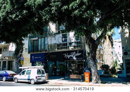 Tel Aviv Israel July 29, 2019 View Of Unknowns Israeli People Walking On Dizengoff Street At Tel Avi