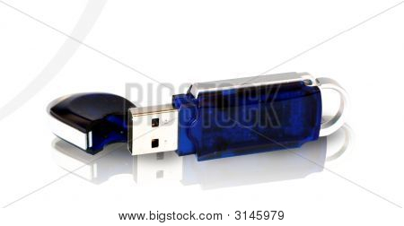 USB na bílém pozadí
