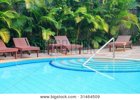 Træ Pool buk senge ved swimmingpoolen