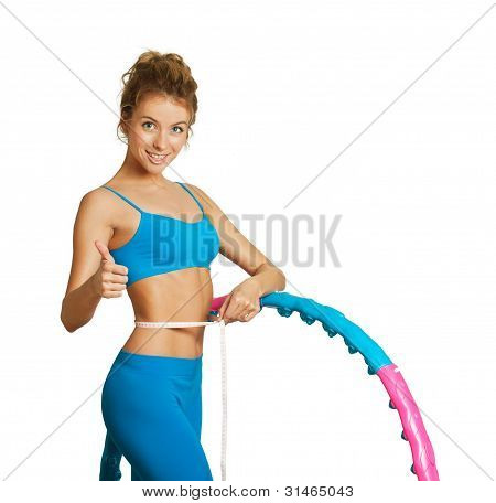 Nuori nainen hula hoop