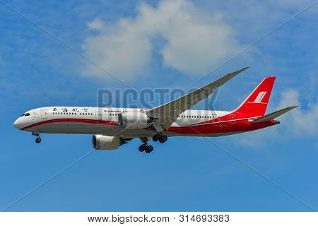 Singapore - Mar 27, 2019. B-1111 Shanghai Airlines Boeing 787-9 Dreamliner Landing At Changi Airport