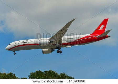 Singapore - Mar 27, 2019. B-1111 Shanghai Airlines Boeing 787-9 Dreamliner Landing At Changi Airport