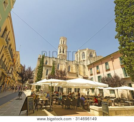 Figueres, Spain - June 14, 2013: Tourists In The Church Square In Figueres. In The Background, The C