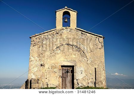 Meget gammel kirke