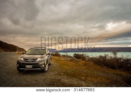 Pukaki Lake New Zealand - August31,2015 : Tourist Car Parking On Roadside Beside Lake Pukaki,pukaki 