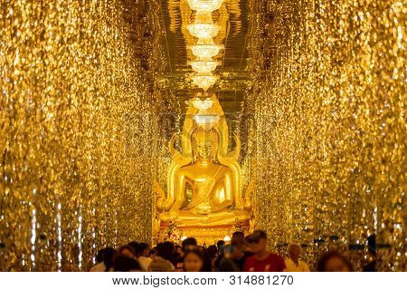 [wihan Kaeo] Chantaram Temple Or Tha Sung Temple, Beautiful Golden Buddha Statue Inside Wihan Kaeo O