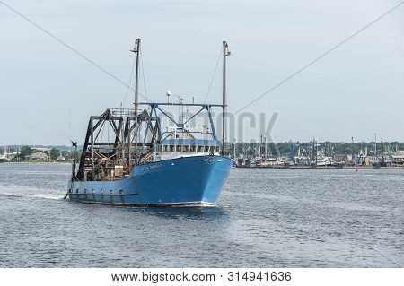New Bedford, Massachusetts, Usa - August 1, 2019: Clammer E.s.s. Pursuit  Crossing New Bedford Inner