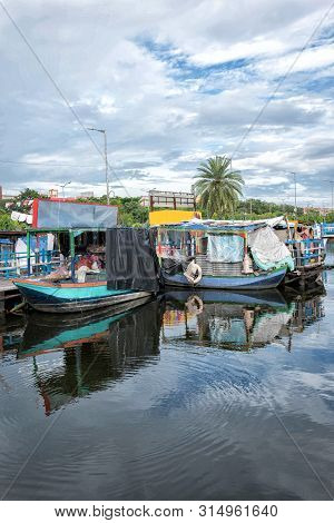 Floating Market In Kolkata- The First In Bengal Opened Up This January. Infact It Is India’s First O