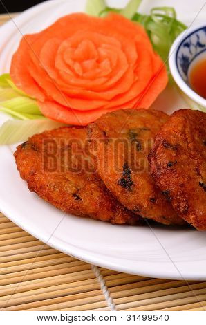 Nærbillede af thailandsk fisk kage