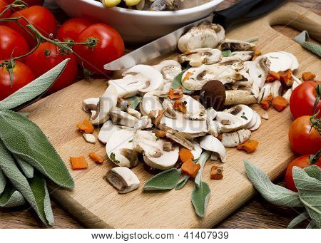 Pomodori e funghi misti