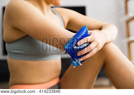 Cold Elbow Ice Pack Gel. Athlete Injury