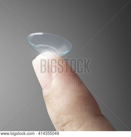 Smart Contact Lens On Fingertip New Tech