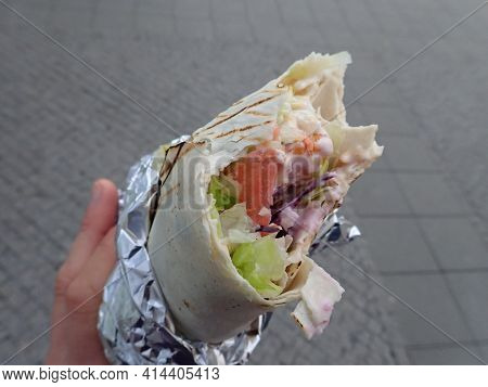 Vegetable Salad In Tortilla With Sauce