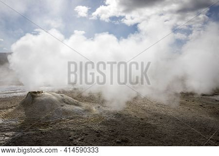 Hveravellir / Iceland - August 25, 2017: Fumarole And Sulfur Area At Hveravellir Near The Kjolur Hig