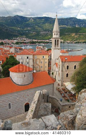 Den gamle by Budva i Montenegro