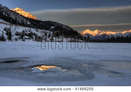 Mount Rundle i Vermillion jezior