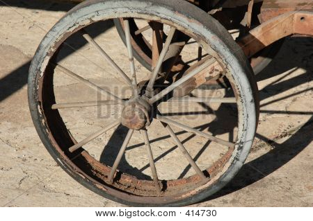 Antigua rueda de carro