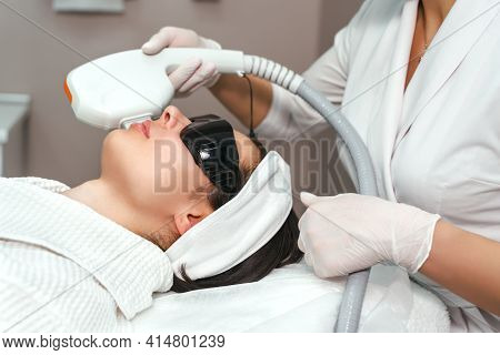 Ultraformer Lifting. Face Skin Care. Close-up Of Woman Getting Facial Hydro Microdermabrasion Peelin