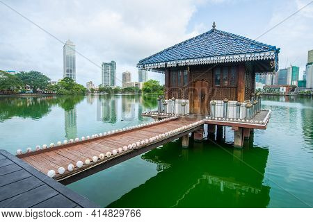 Seema Malaka Buddhist Temple In The Beira Lake In Colombo, Sri Lanka. Seema Malaka Temple Is One Of 