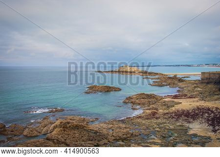 St-malo, France, Sept 2020, View Of Bon-secours Beach And A Fort On Grand Bé A Tidal Island Near The
