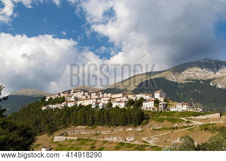 Casette Asismiche, National Park of Abruzzo, Lazio and Molis, Italy