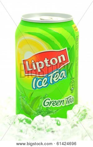 Can of Lipton Ice Tea drink on ice.